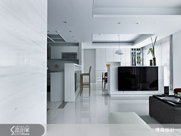 原本住在兩層樓住宅的屋主,買下單層40坪的新居後,空